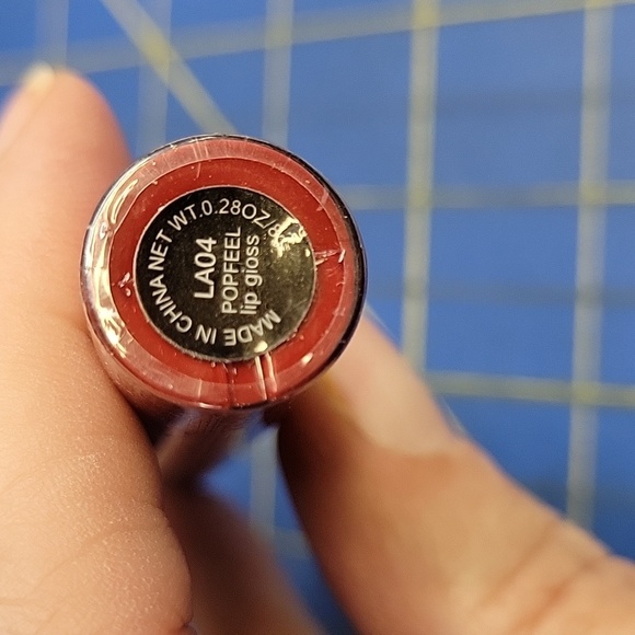 Popfeel Matte Lip Cream - Vibrant LA04 Deep Red 8g New - Picture 3 of 3
